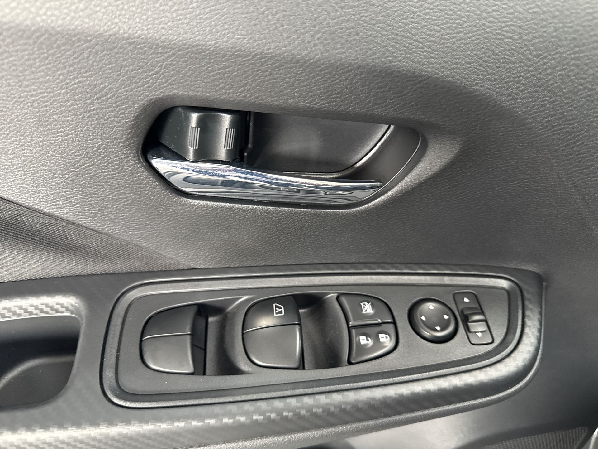 2025 Nissan VERSA ADVANCE CVT 25