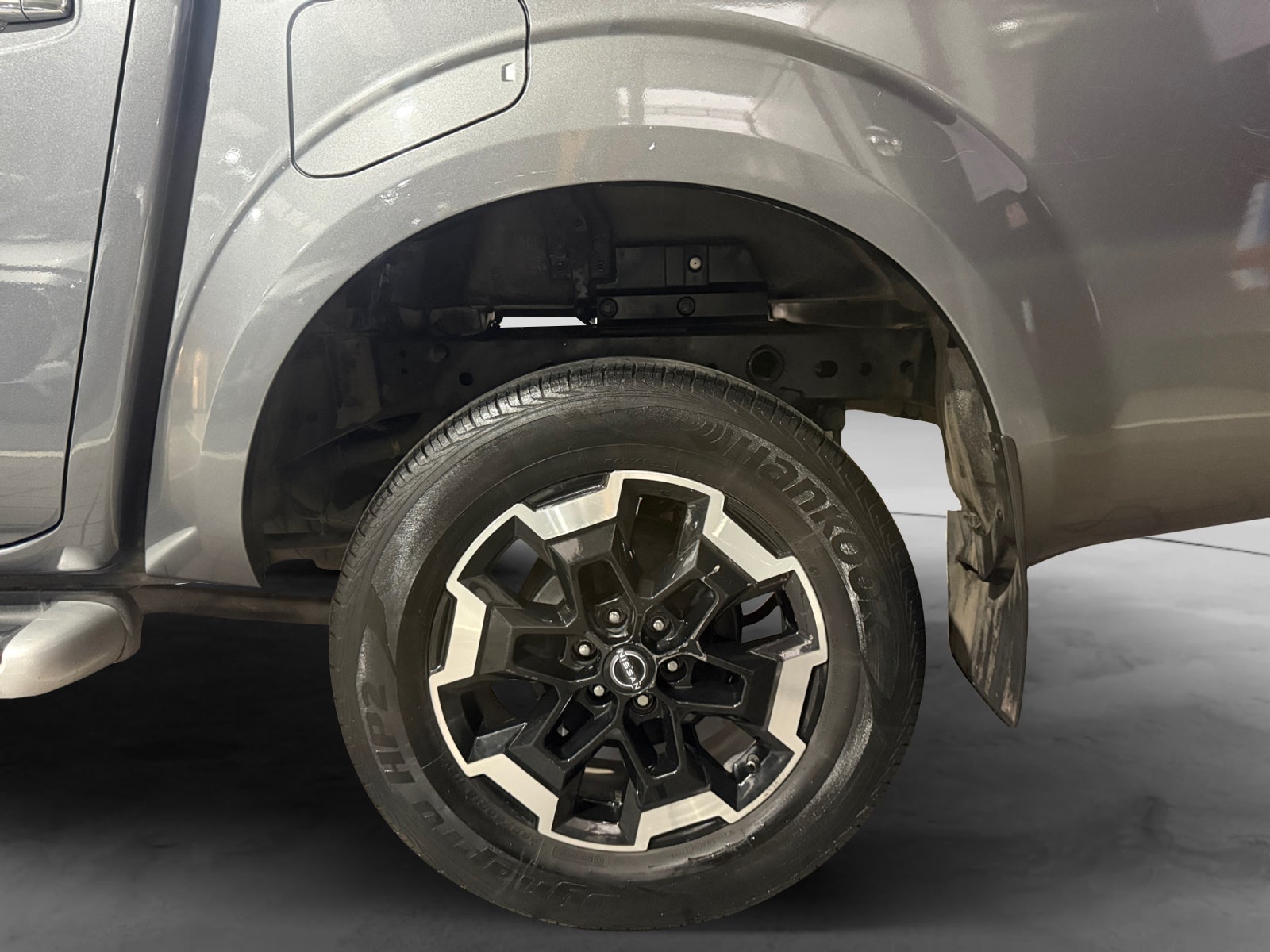 2023 Nissan FRONTIER PLATINUM LE TA 23