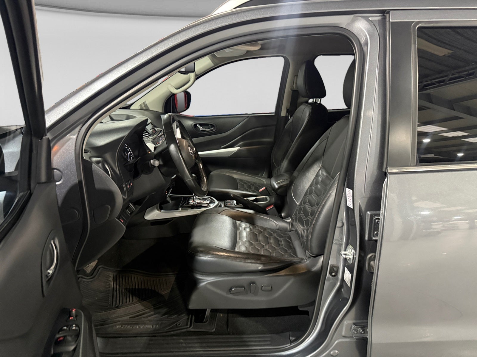 2023 Nissan FRONTIER PLATINUM LE TA 23