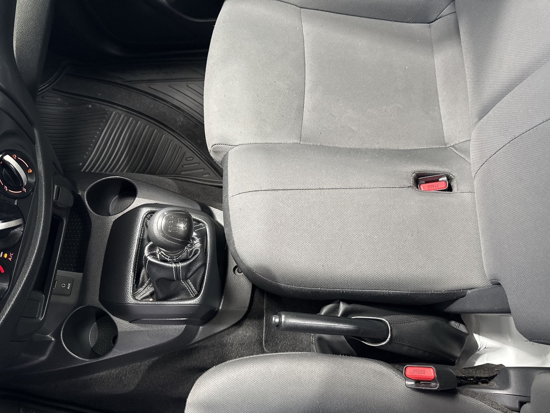 2023 Nissan NP300 CHASIS TM AC 23