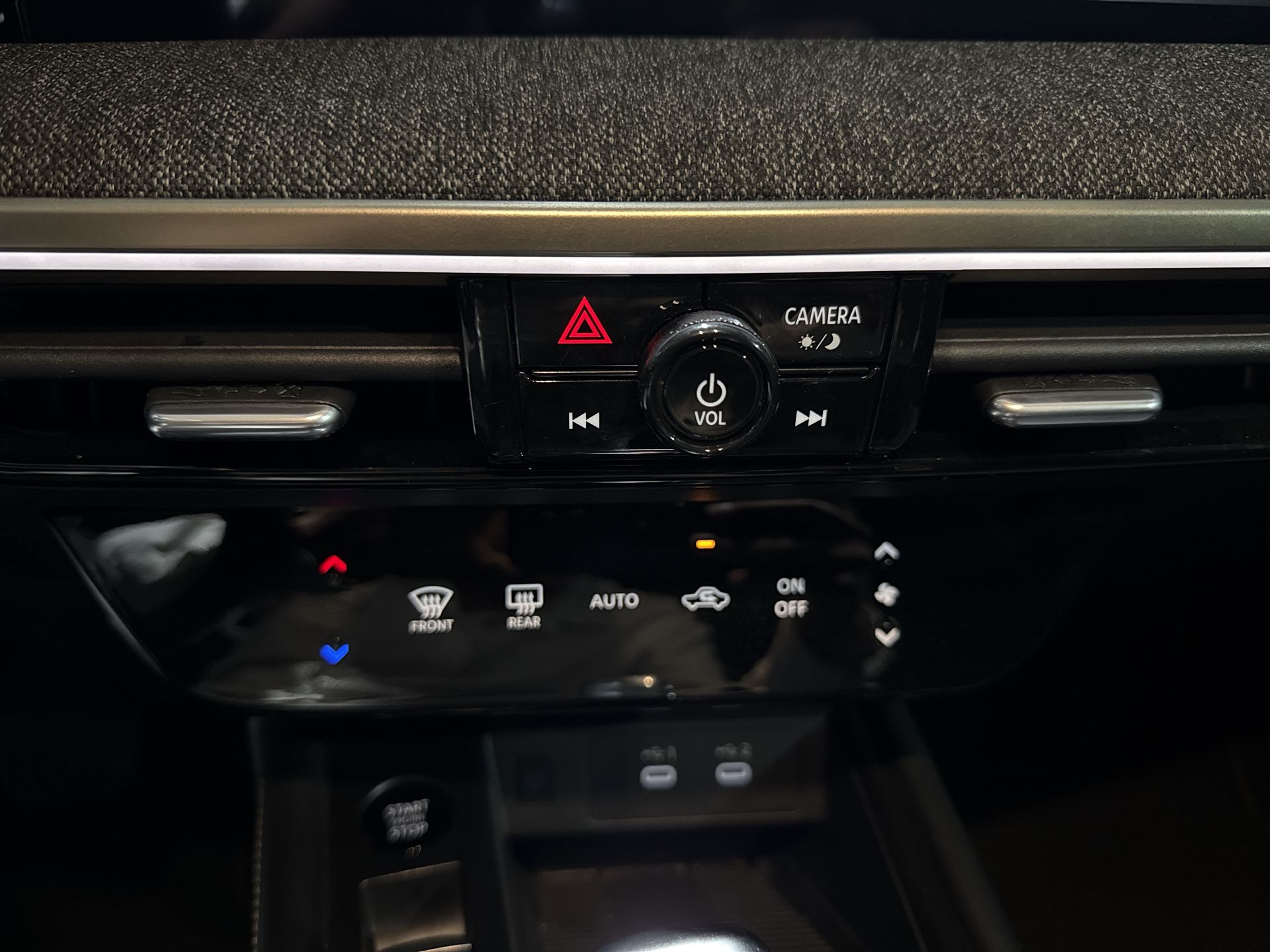 2025 Nissan KICKS PLATINUM CVT