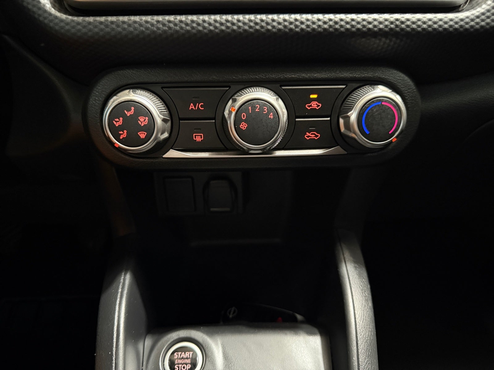 2024 Nissan KICKS PLAY ADVANCE 1.6 LTS MT 24