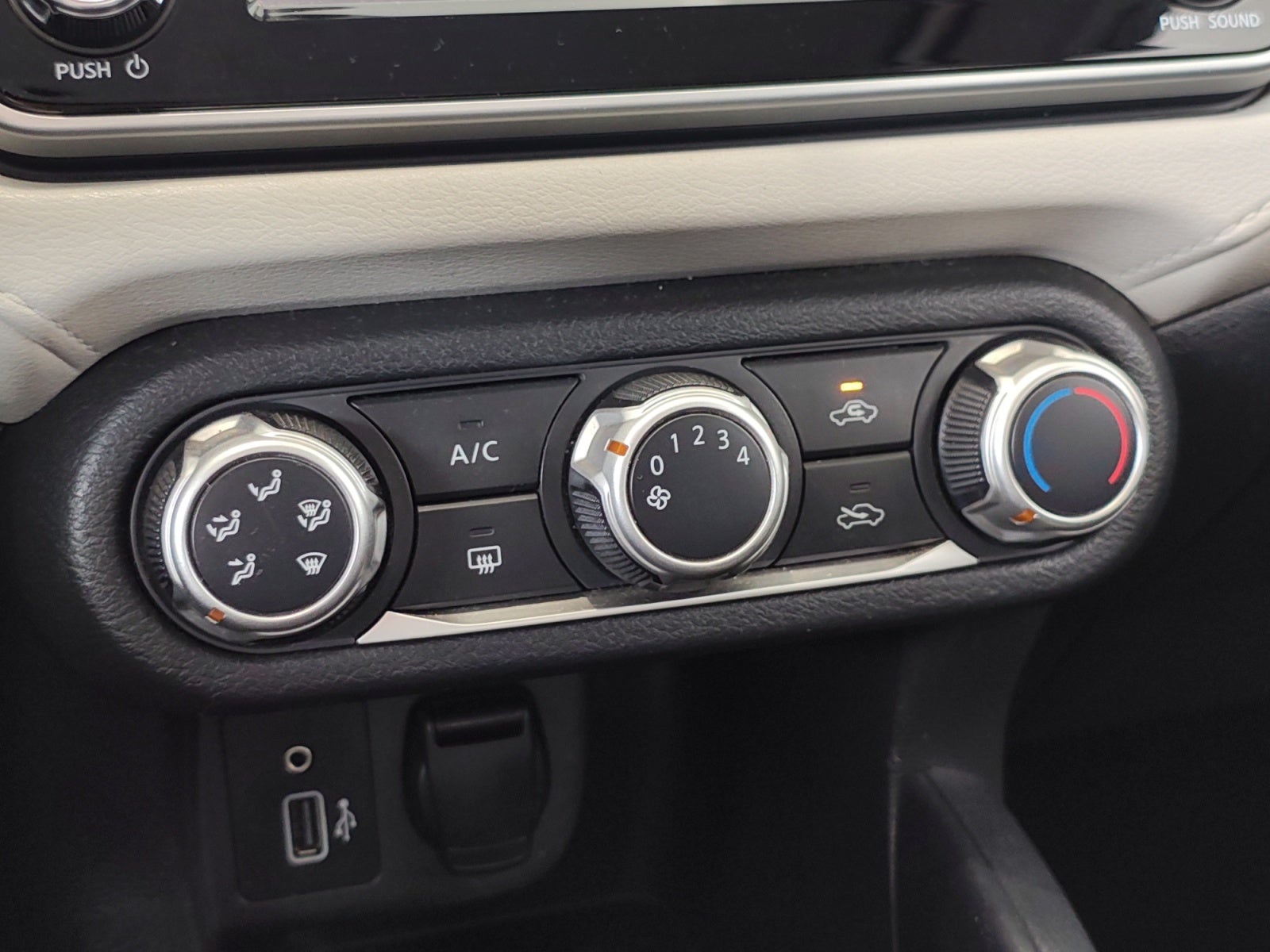 2021 Nissan VERSA ADVANCE CVT 21