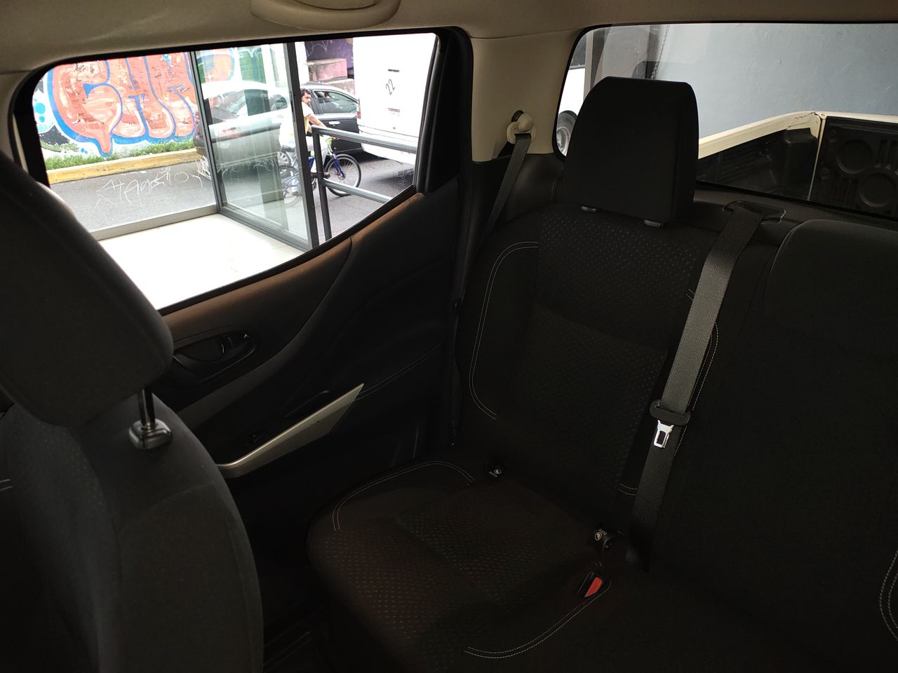 2020 Nissan NP300 DOBLE CABINA SE TM AC PAQ SEG 6VEL