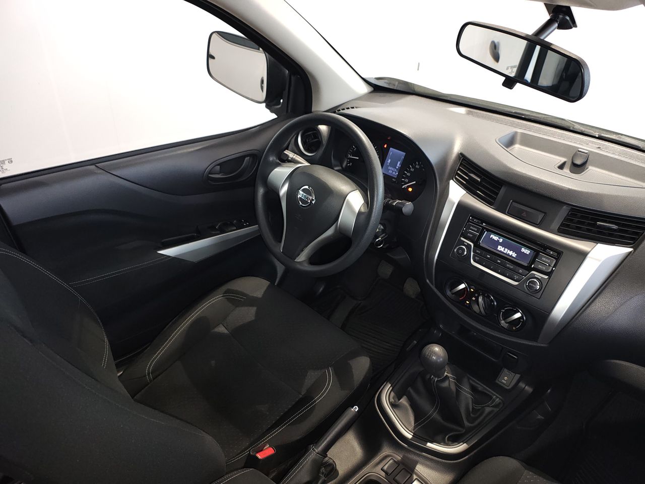 2020 Nissan NP300 DOBLE CABINA SE TM AC PAQ SEG 6VEL