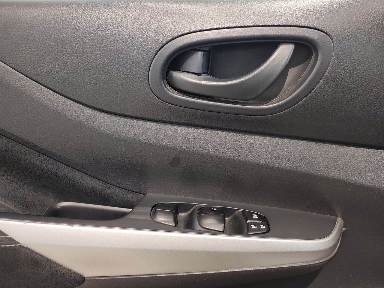 2020 Nissan NP300 DOBLE CABINA SE TM AC PAQ SEG 6VEL