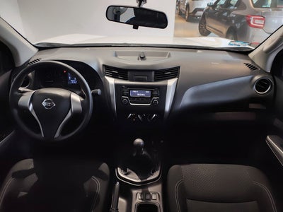 2020 Nissan NP300 DOBLE CABINA SE TM AC PAQ SEG 6VEL