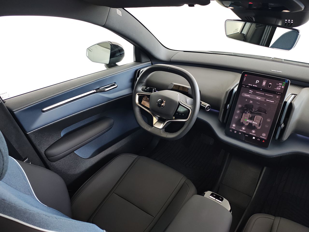 2024 Volvo EX30 PLUS