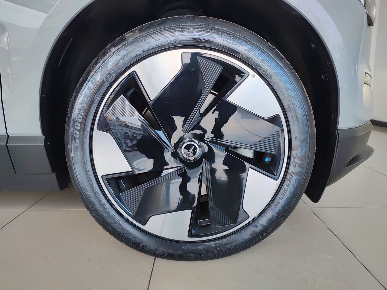 2024 Volvo EX30 PLUS