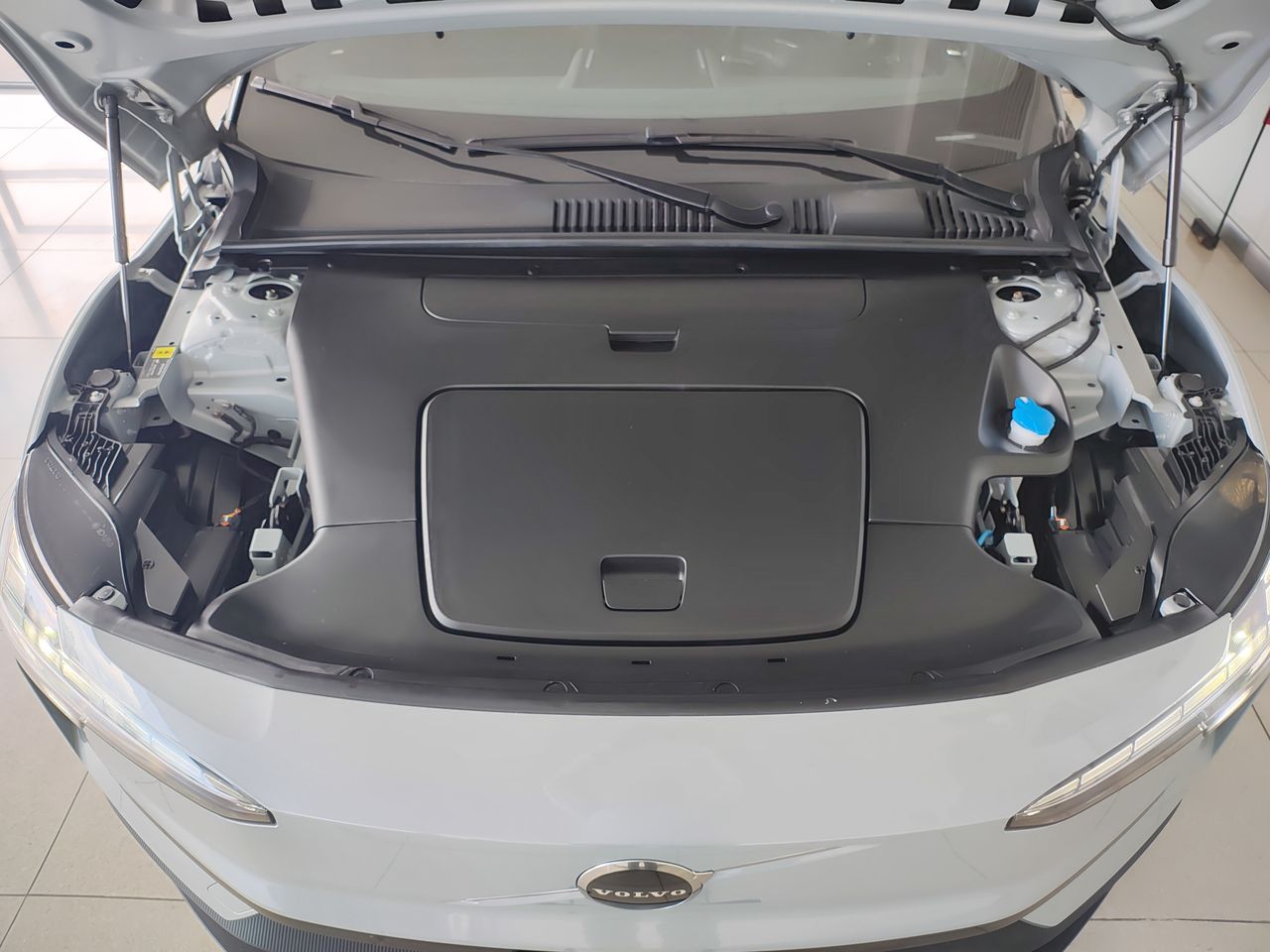 2024 Volvo EX30 PLUS