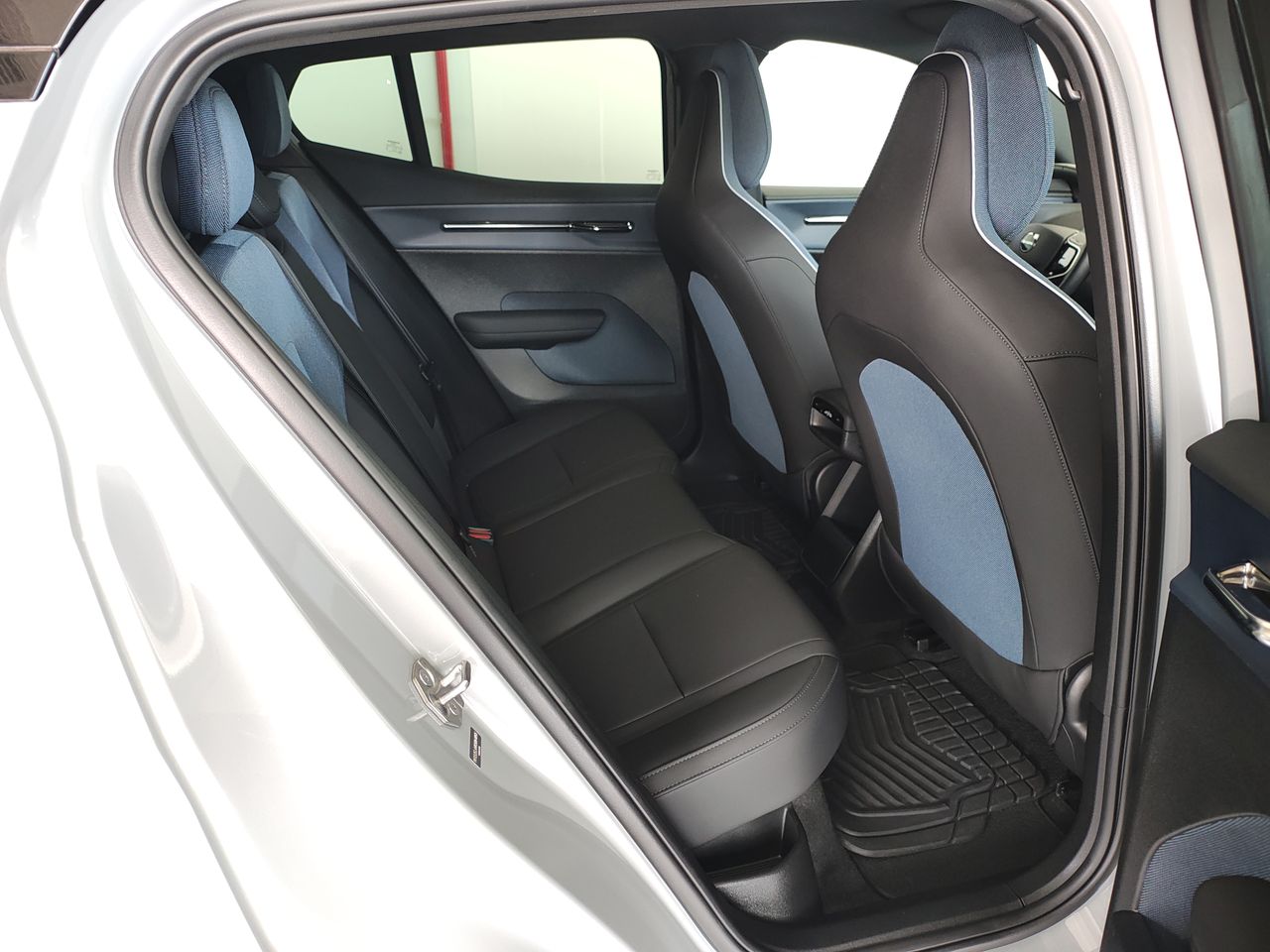 2024 Volvo EX30 PLUS