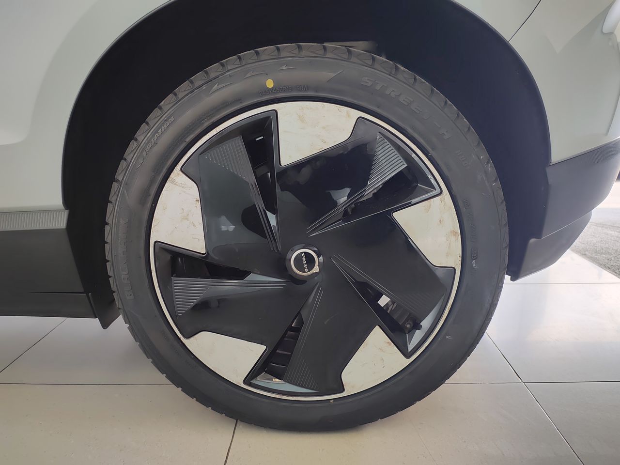 2024 Volvo EX30 PLUS