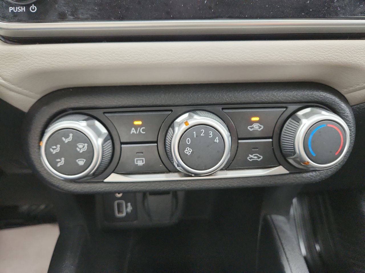 2022 Nissan VERSA ADVANCE CVT 22