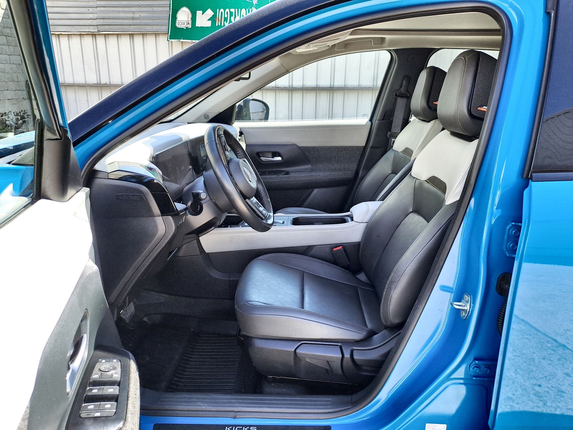 2025 Nissan KICKS PLATINUM CVT 25