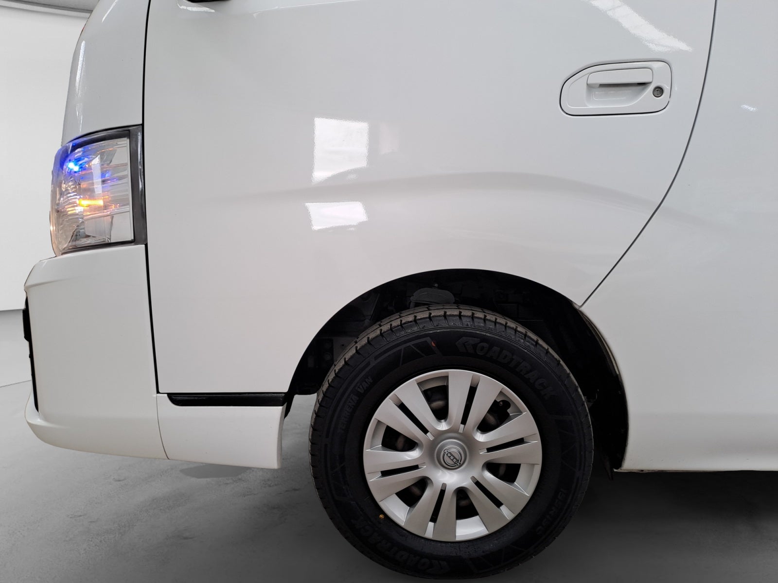 2024 Nissan URVAN 14 PASAJEROS AMPLIA AA 24