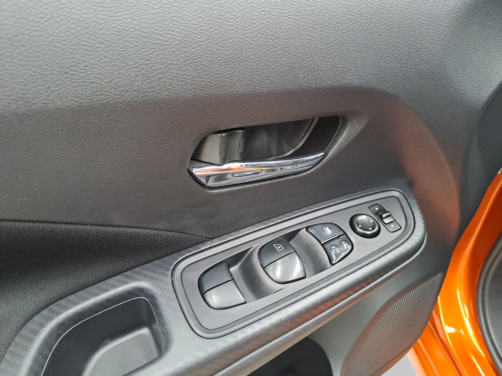 2023 Nissan VERSA ADVANCE CVT 23