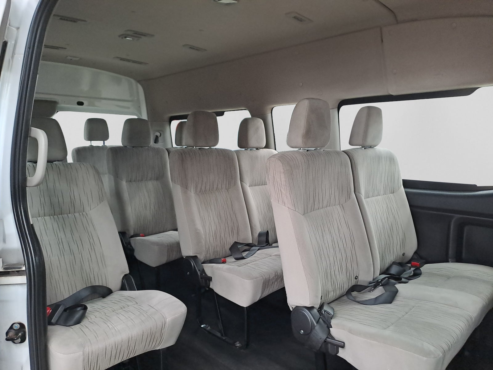 2024 Nissan NV350 URVAN 14 PASAJEROS AMPLIA AA 24