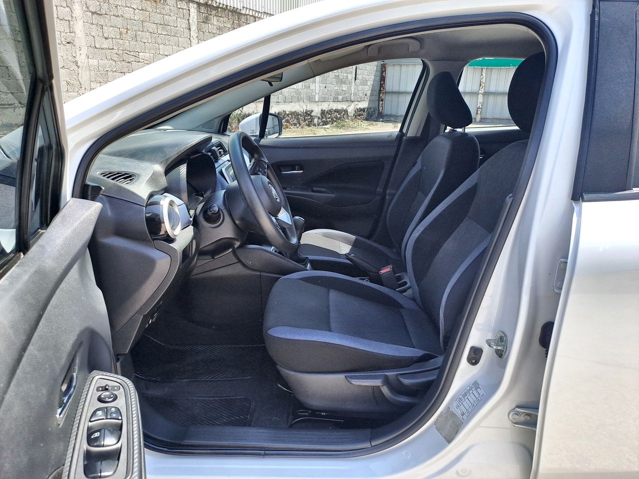 2023 Nissan VERSA ADVANCE MT 23