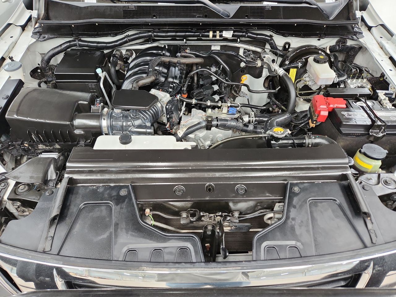 2020 Nissan FRONTIER DOBLE CABINA SE TM AC PAQ SEG 6VEL