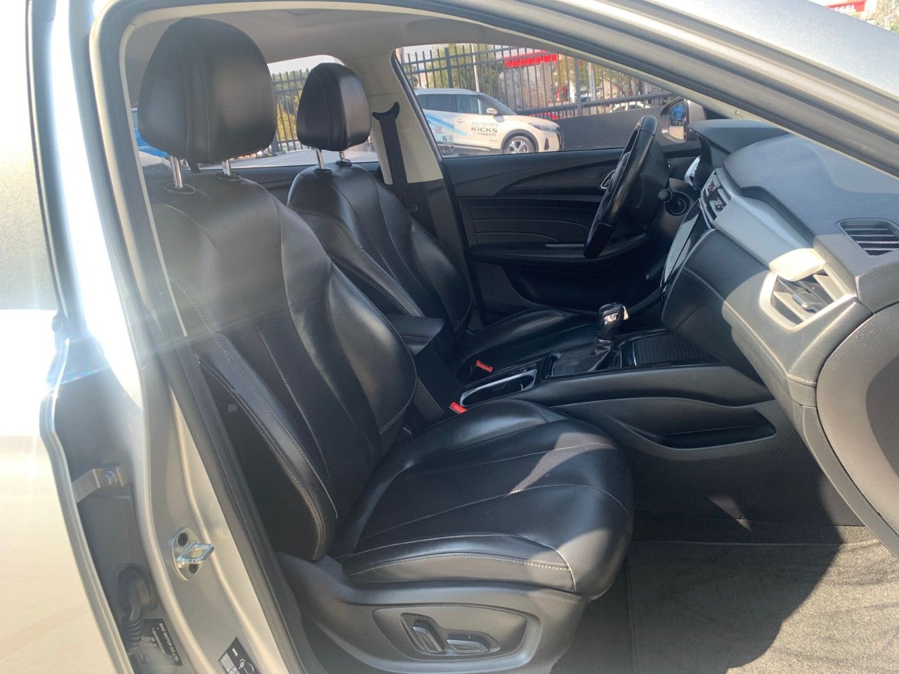 2024 MG MG5 1.5L DEL ELEGANCE MT