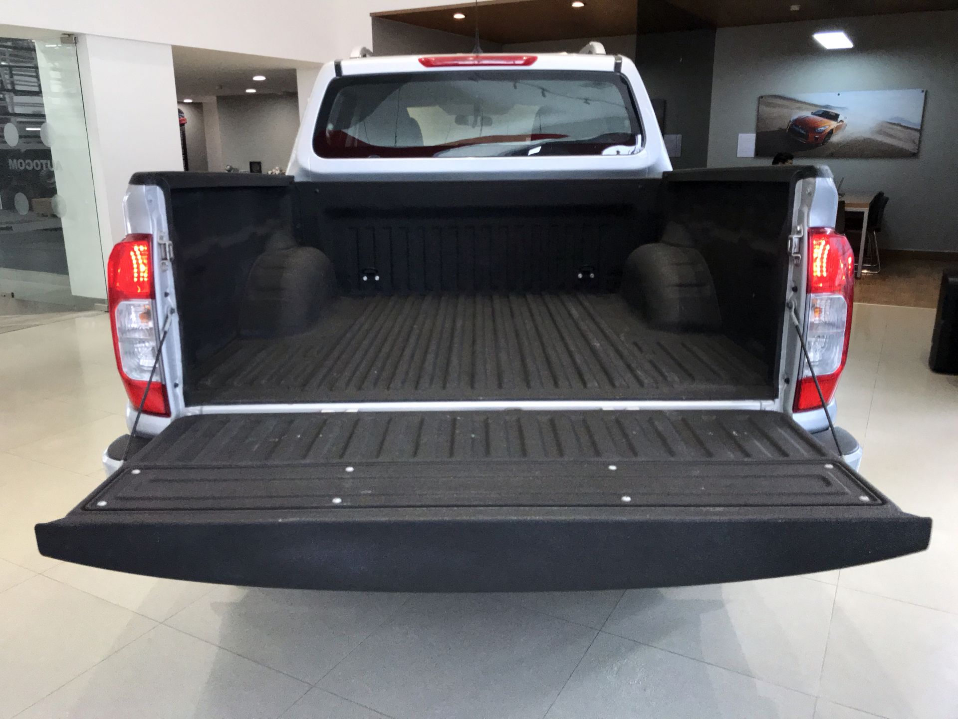 2021 Nissan FRONTIER LE TA 21