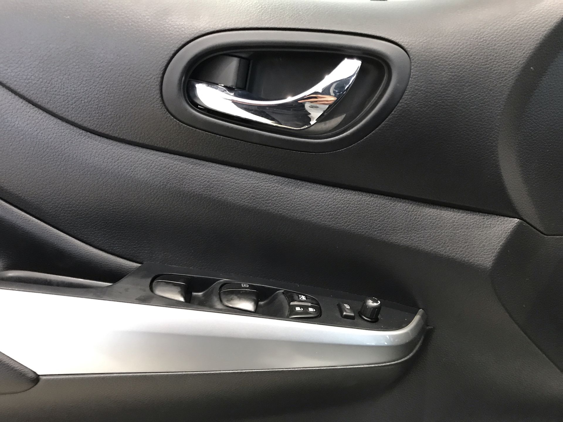 2023 Nissan FRONTIER PLATINUM LE TA 23