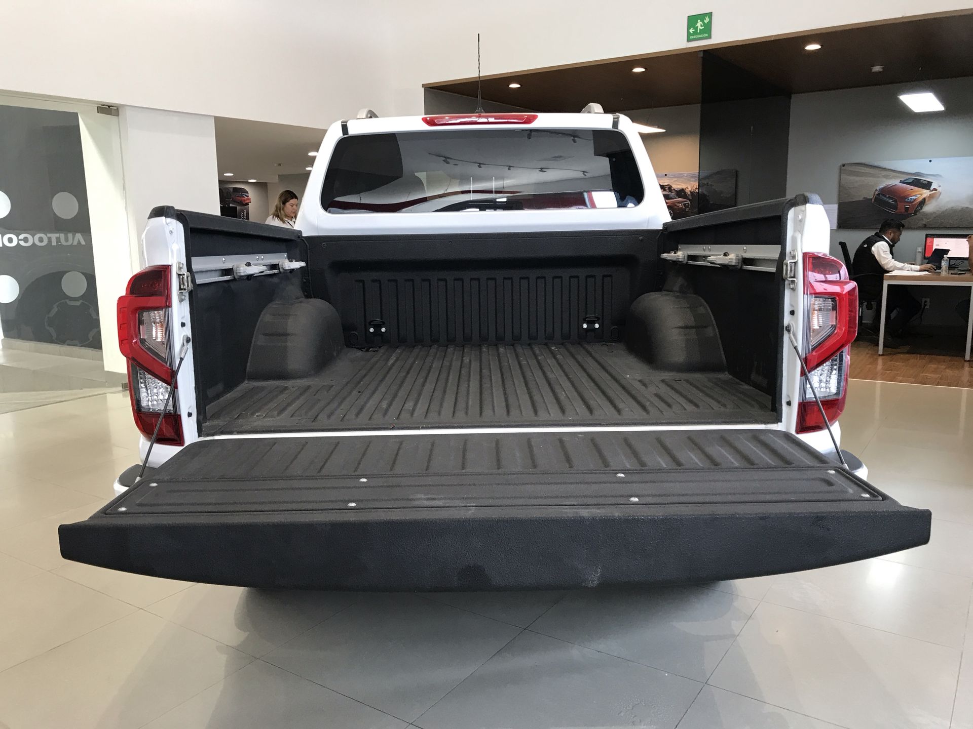 2023 Nissan FRONTIER PLATINUM LE TA 23