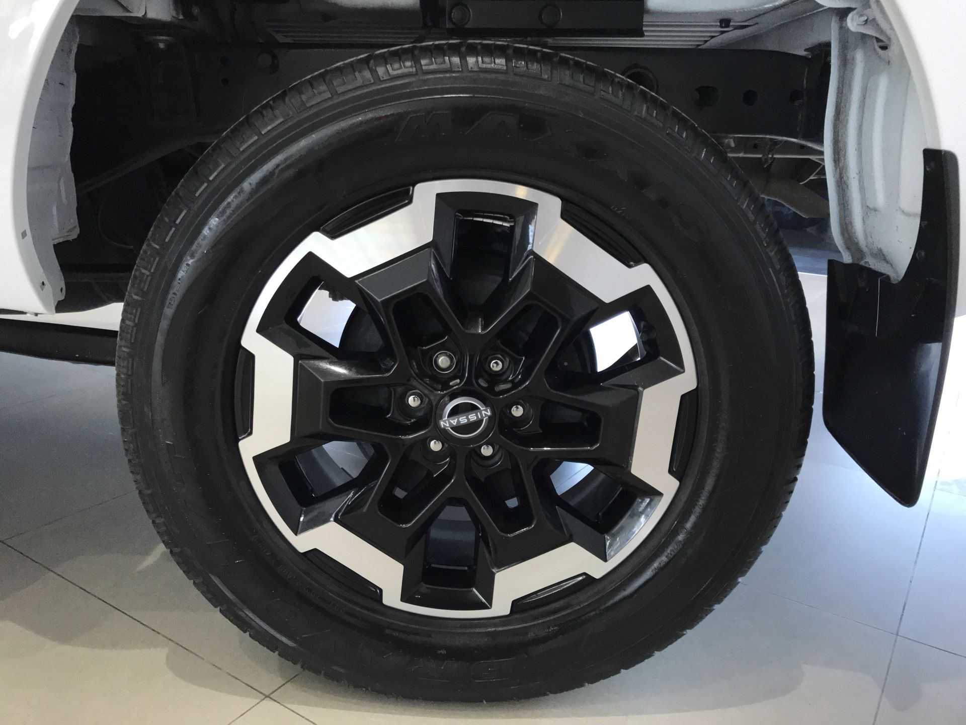2023 Nissan FRONTIER PLATINUM LE TA 23