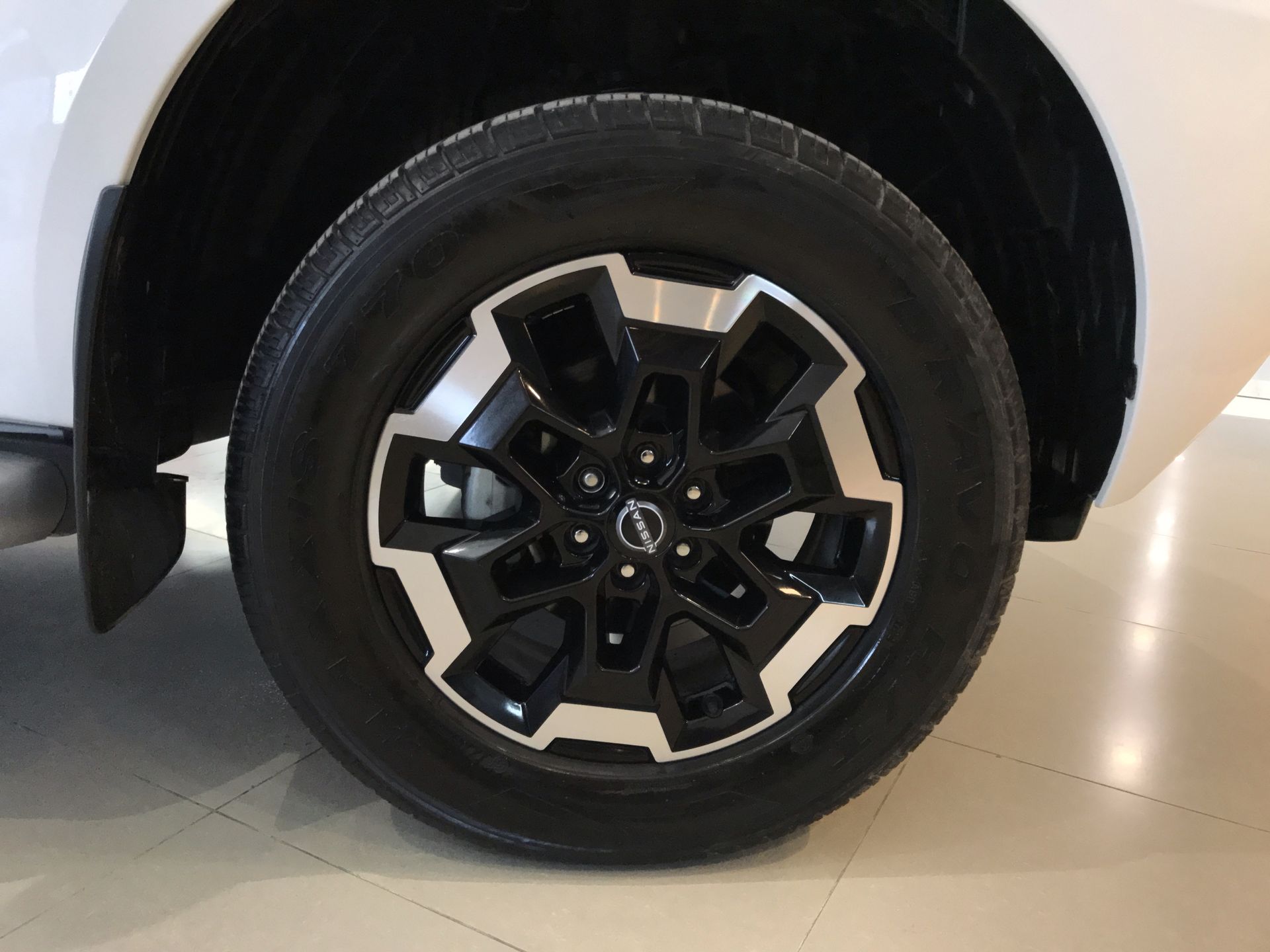 2023 Nissan FRONTIER PLATINUM LE TA 23