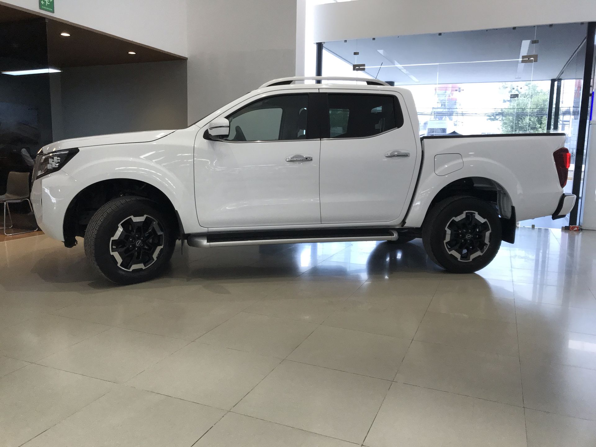 2023 Nissan FRONTIER PLATINUM LE TA 23