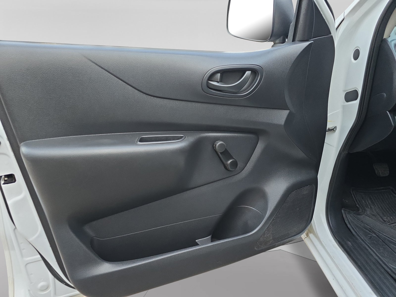 2020 Nissan NP300 DOBLE CABINA DOBLE CABINA S TM AC PAQ. SEG. 6VEL
