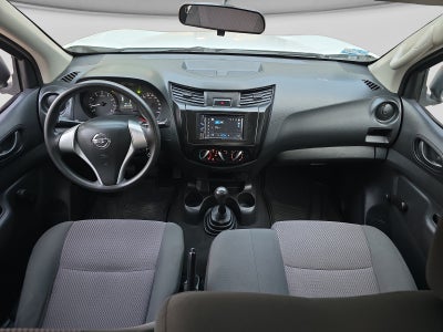 2020 Nissan NP300 DOBLE CABINA DOBLE CABINA S TM AC PAQ. SEG. 6VEL