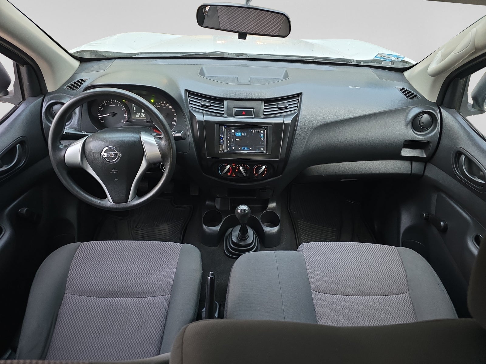 2020 Nissan NP300 DOBLE CABINA DOBLE CABINA S TM AC PAQ. SEG. 6VEL