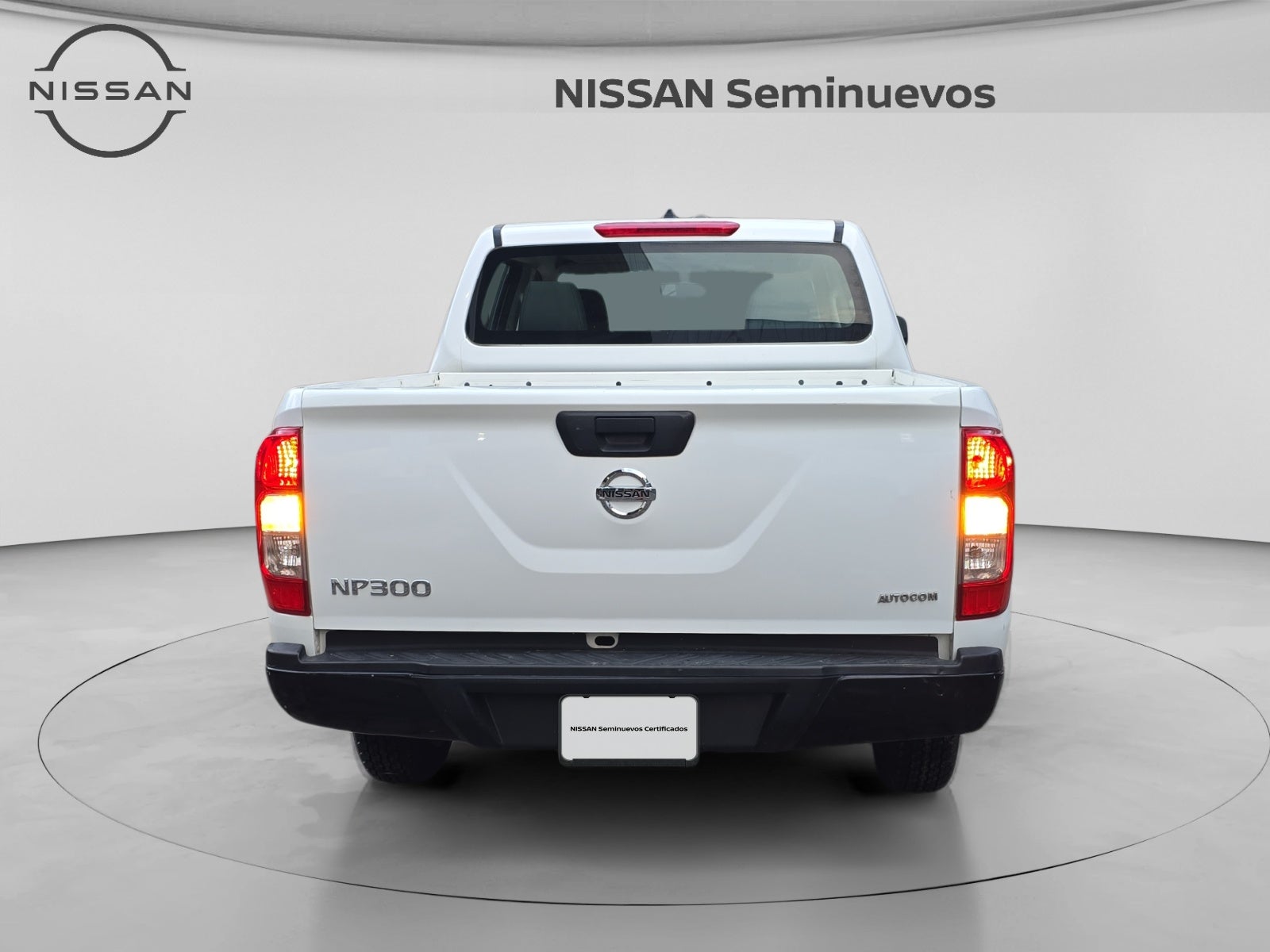 2020 Nissan NP300 DOBLE CABINA DOBLE CABINA S TM AC PAQ. SEG. 6VEL