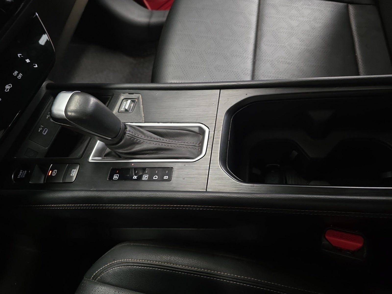 2025 Nissan KICKS PLATINUM CVT 25