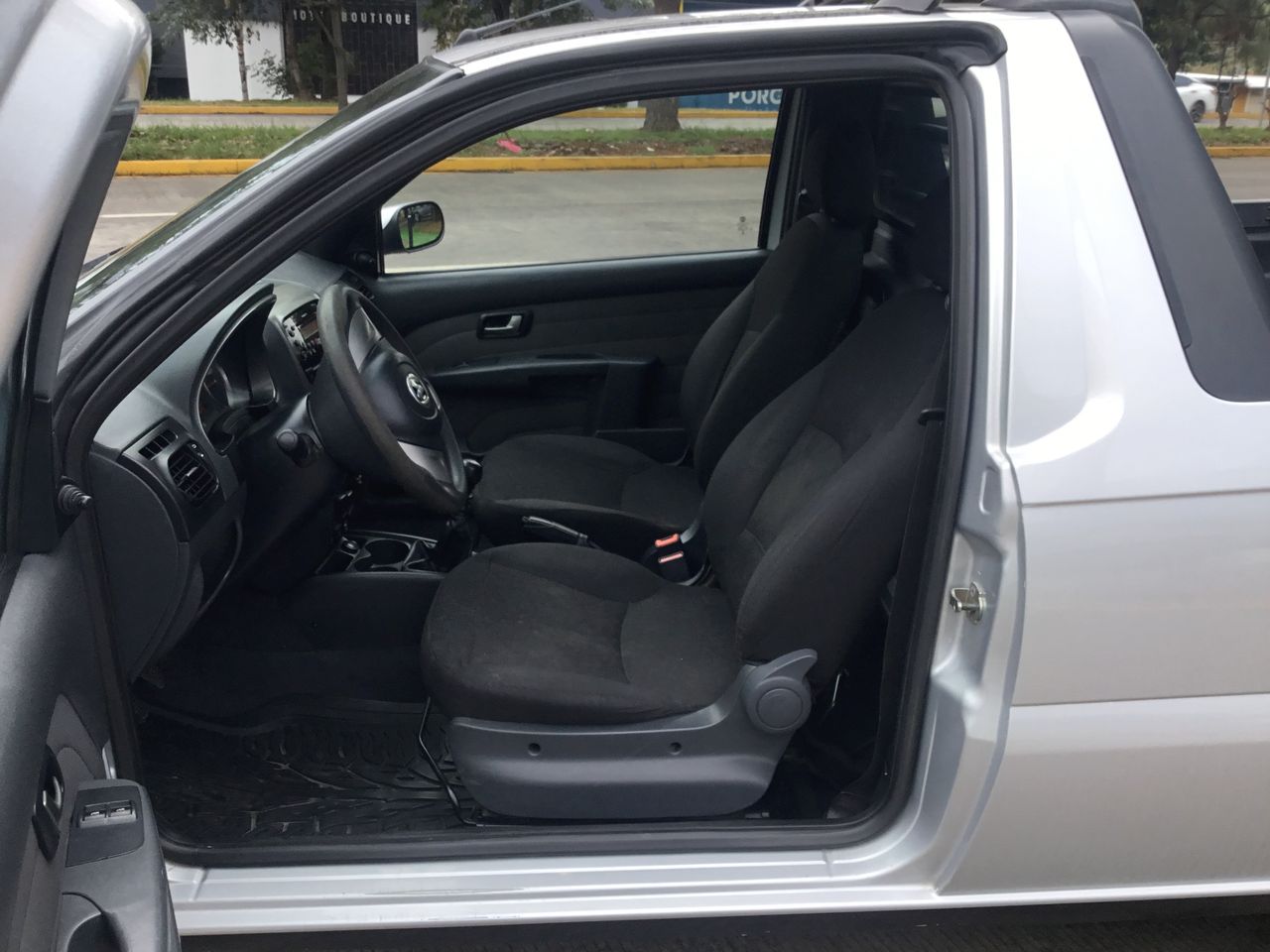 2019 RAM 700 SLT REGULAR CAB