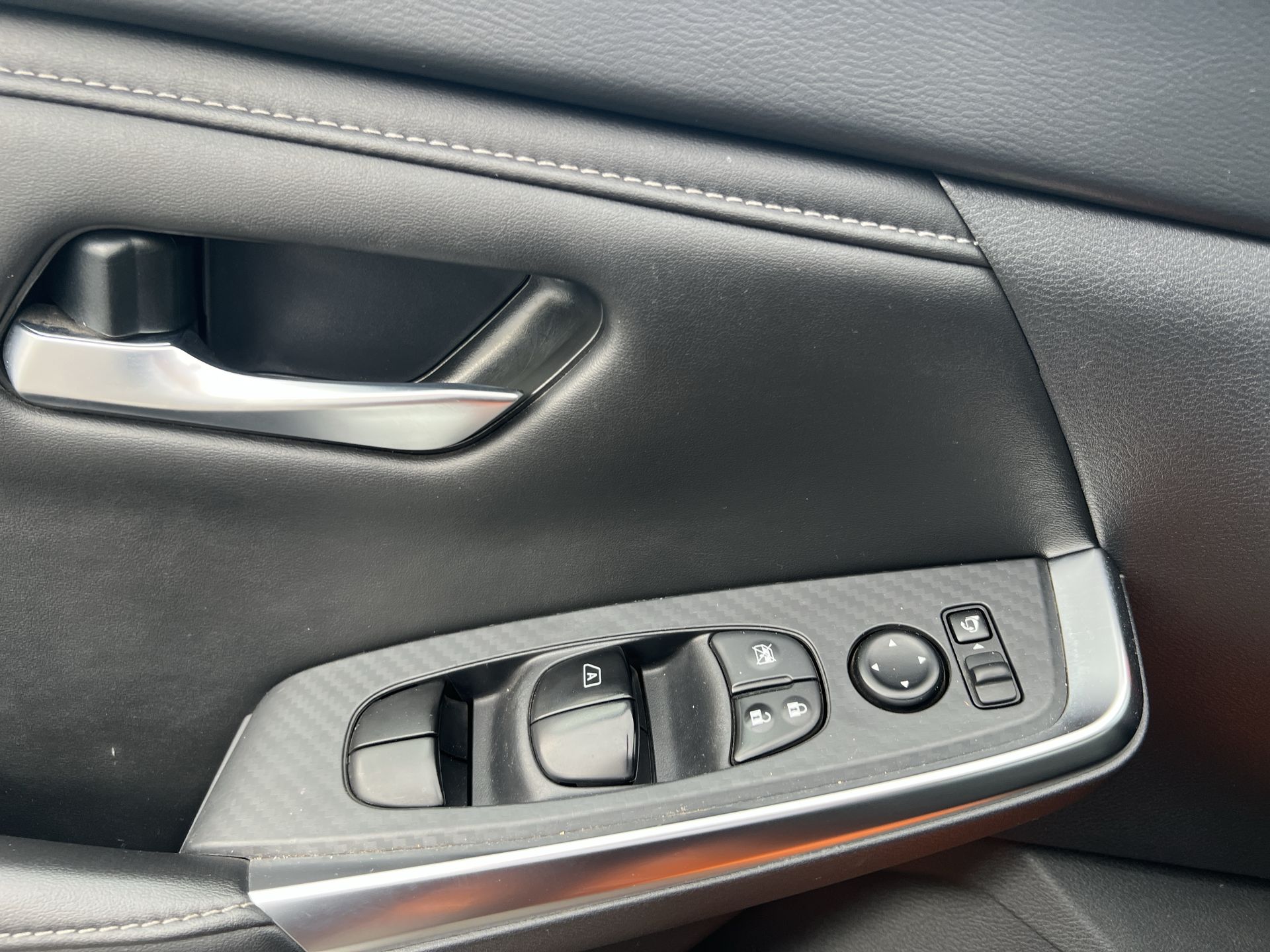 2025 Nissan SENTRA SR PLATINUM BITONO CVT 25