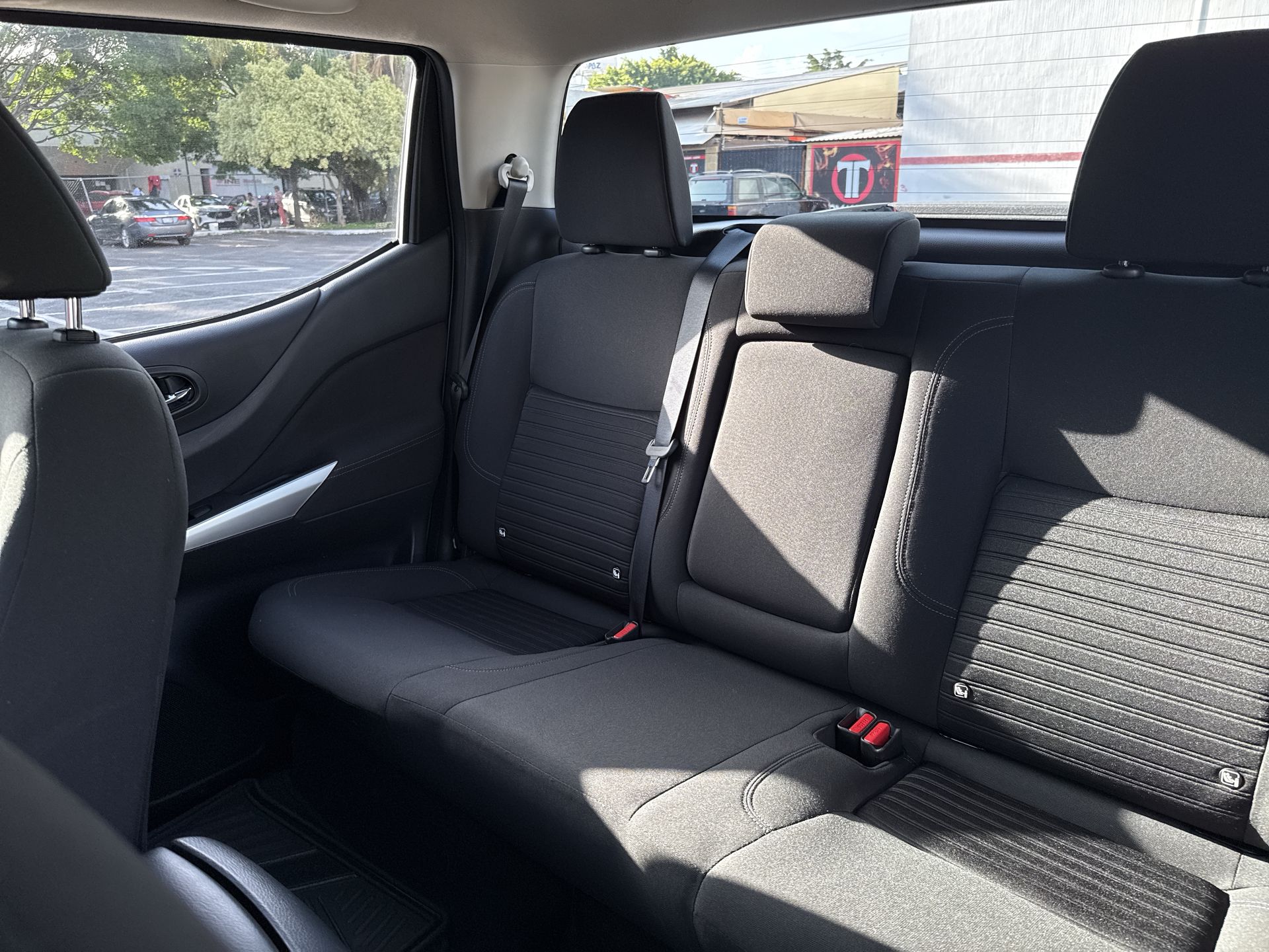 2023 Nissan FRONTIER LE TA 23