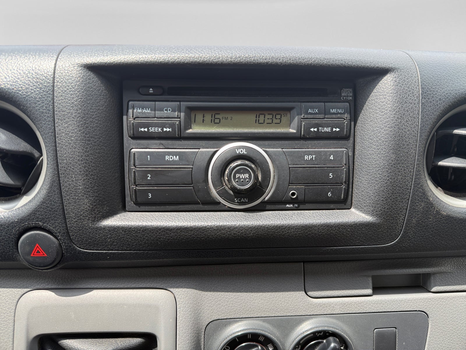 2019 Nissan URVAN 14 PASAJEROS AMPLIA AA 26