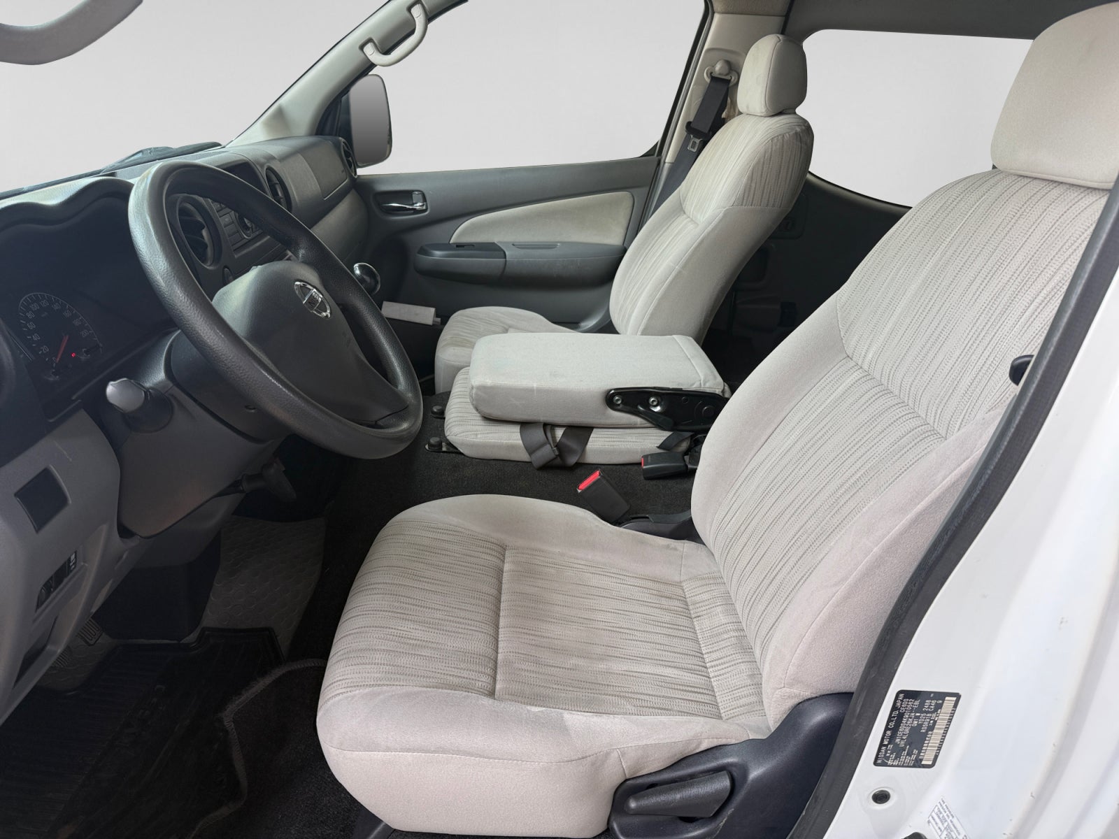 2019 Nissan URVAN 14 PASAJEROS AMPLIA AA 26