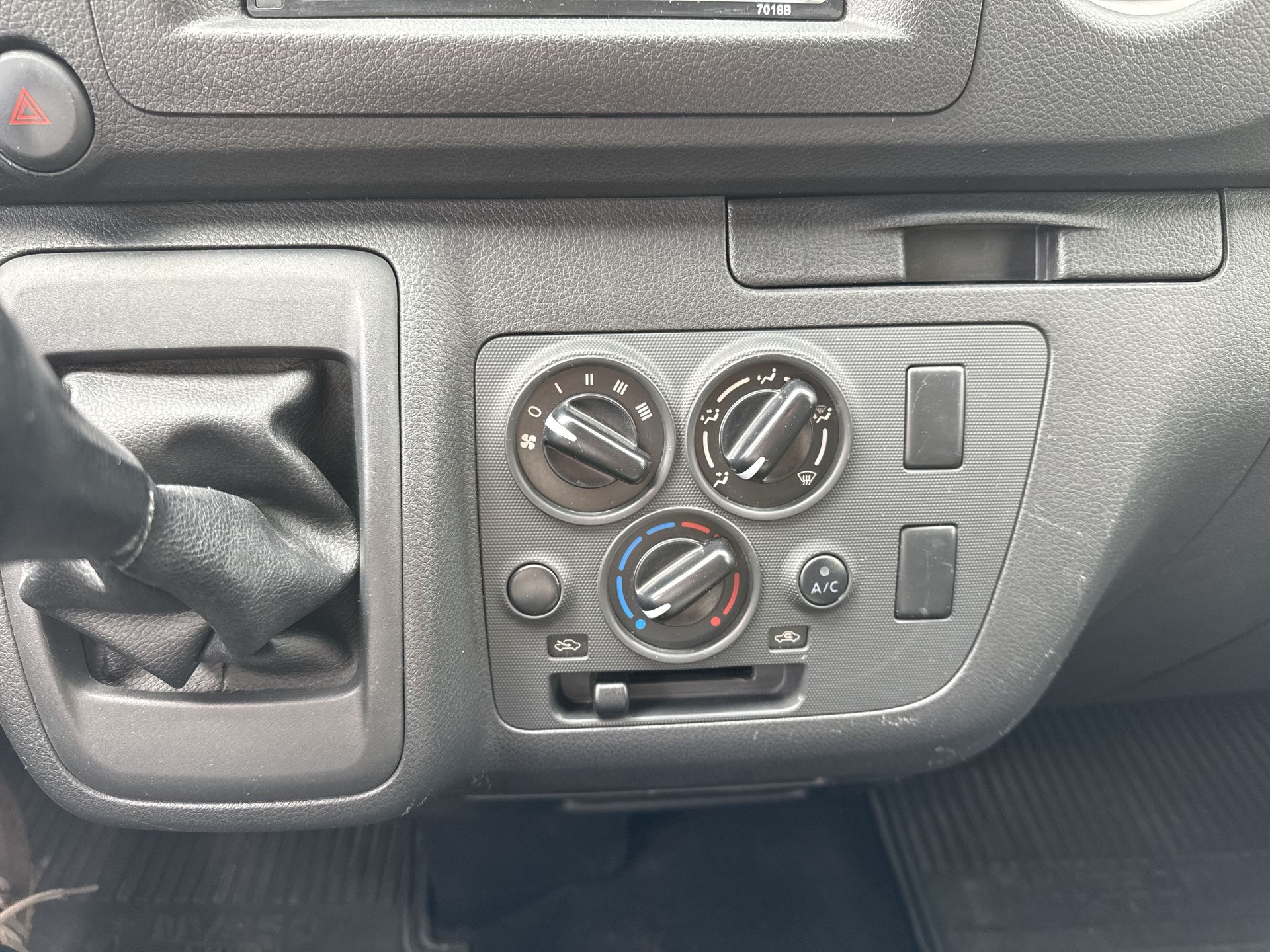 2023 Nissan NV350 URVAN PANEL AMPLIA AA 23
