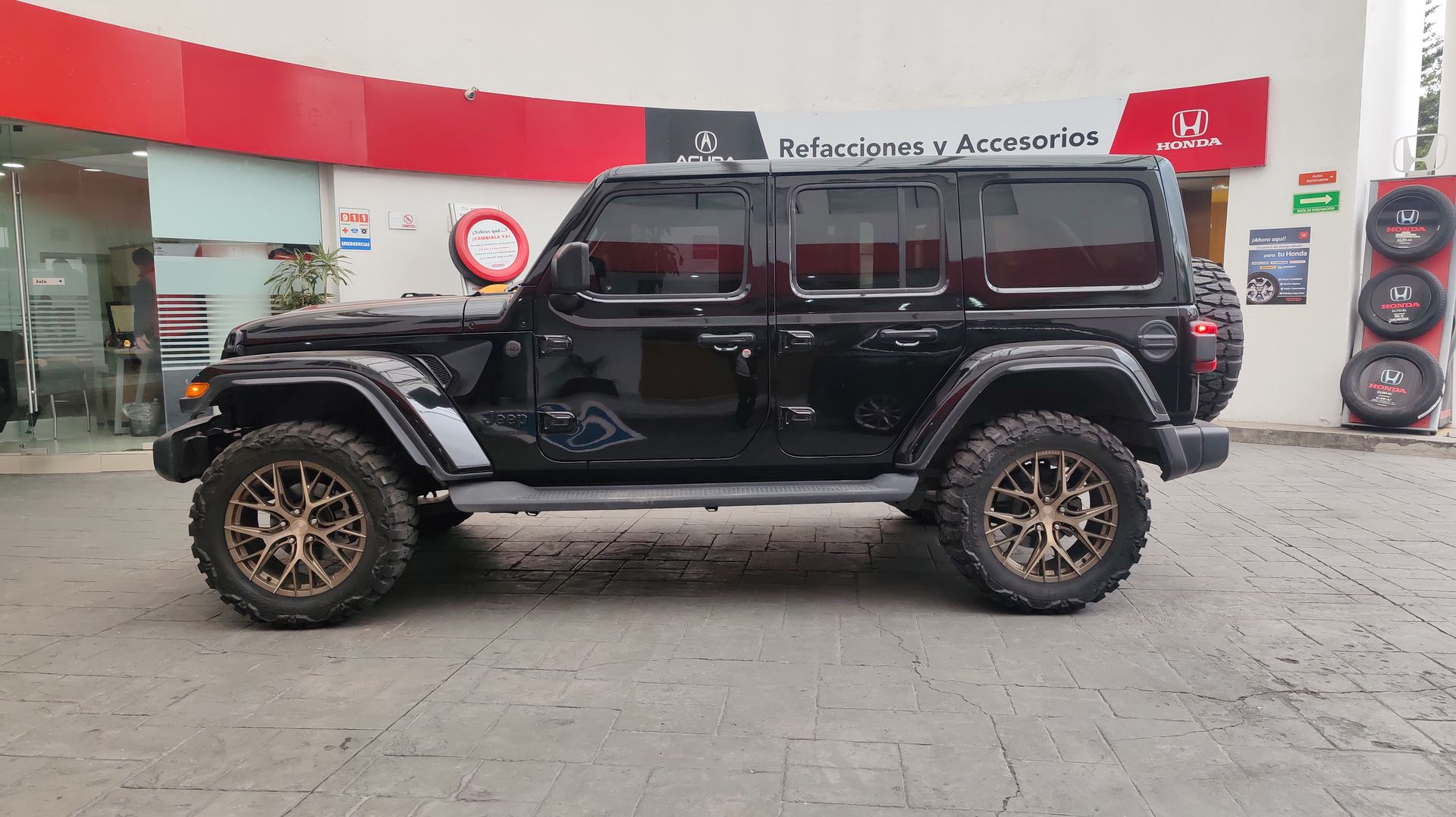 2025 Jeep WRANGLER UNLIMITED SAHARA PHEV TURBO 4XE