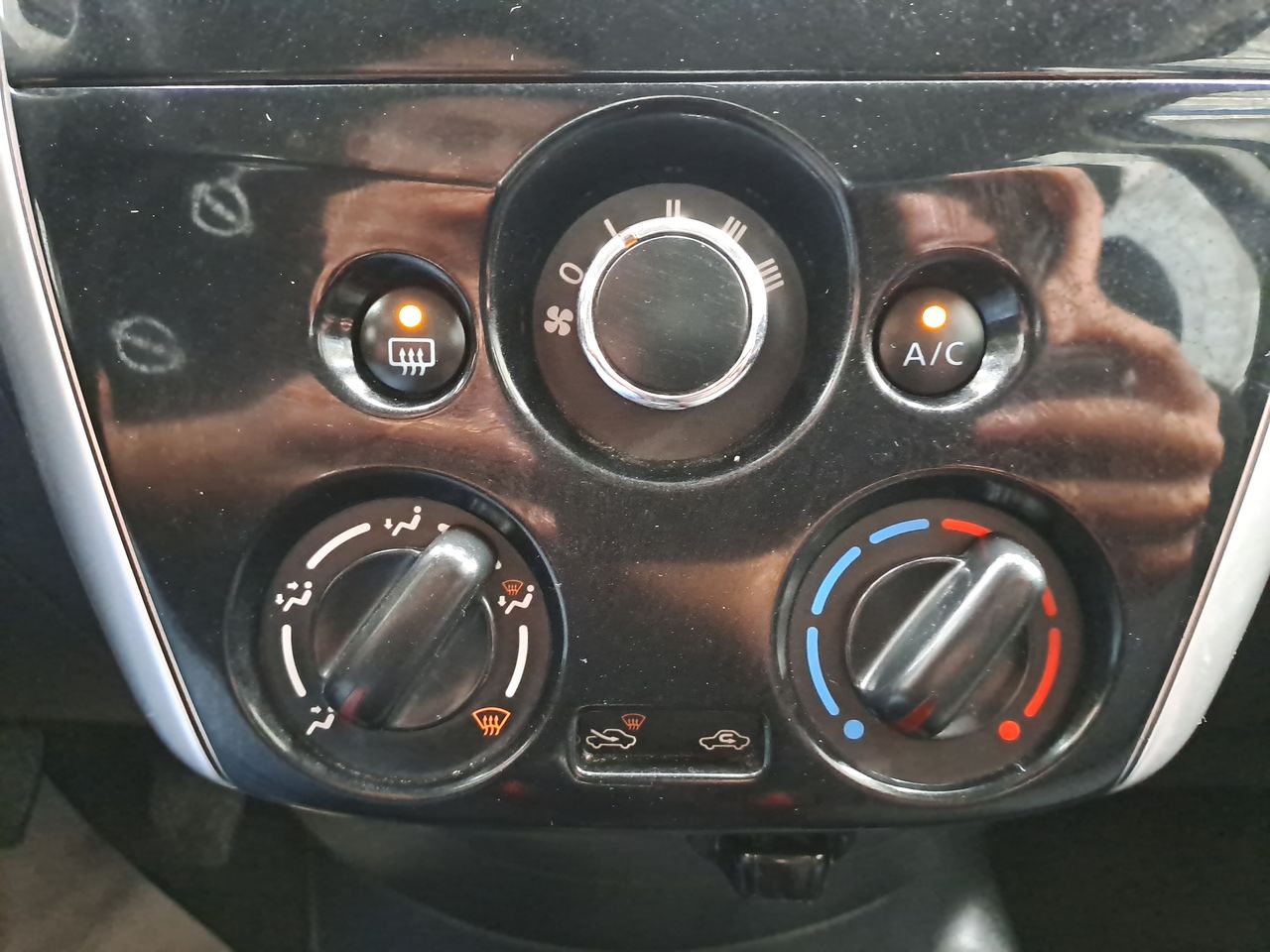 2018 Nissan VERSA ADVANCE MT AC