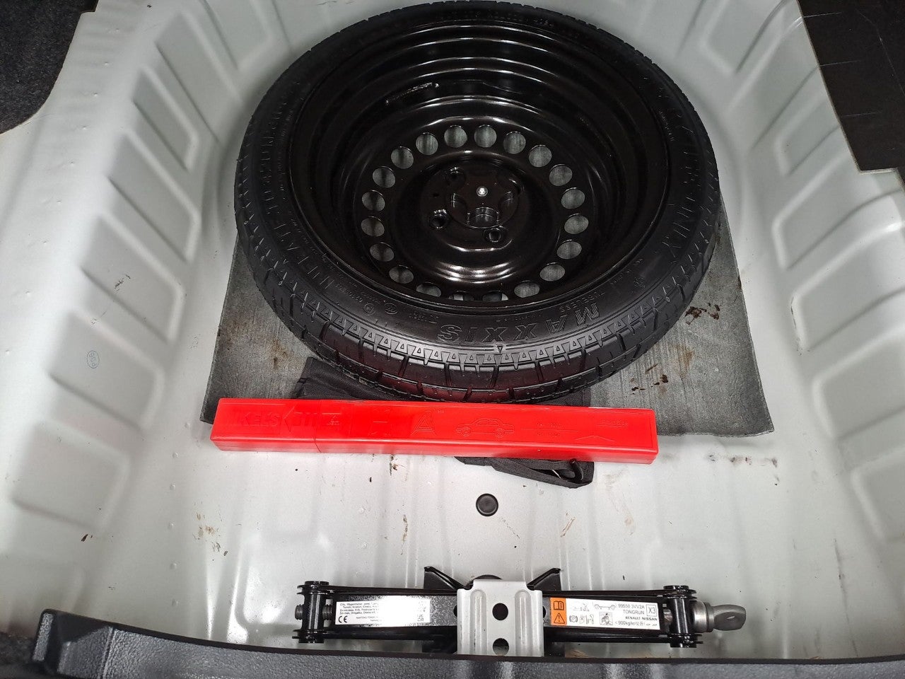 2025 Nissan VERSA ADVANCE CVT 25