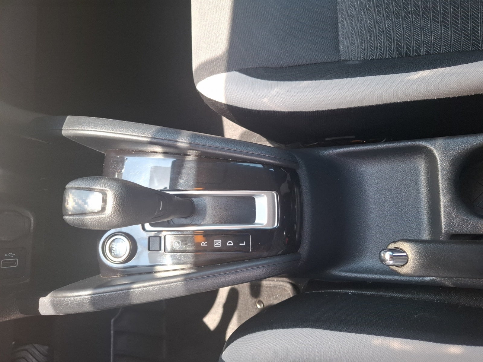 2022 Nissan VERSA ADVANCE CVT 22