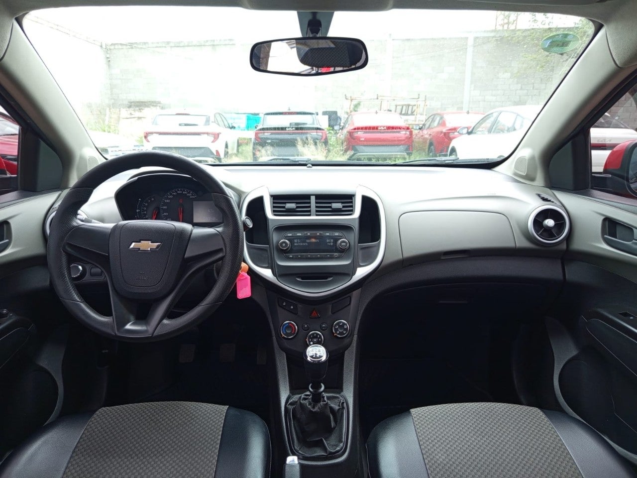 2017 Chevrolet SONIC SONIC LS MANUAL A/A CON RINES DE ACERO 15RADIO